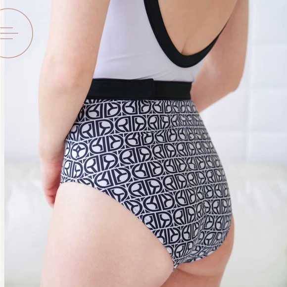 Black and white Darich one piece swimsuit - Picture 4 of 16